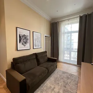 https://apartament-pikna-16a.warsawhotelspoland.com